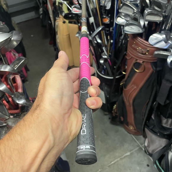 Lady cobra 2 sand wedge 56 deg
In right handed
Graphite - Picture 6 of 6